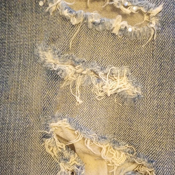 Miss Me Cropped Jeans - Picture 5 of 9